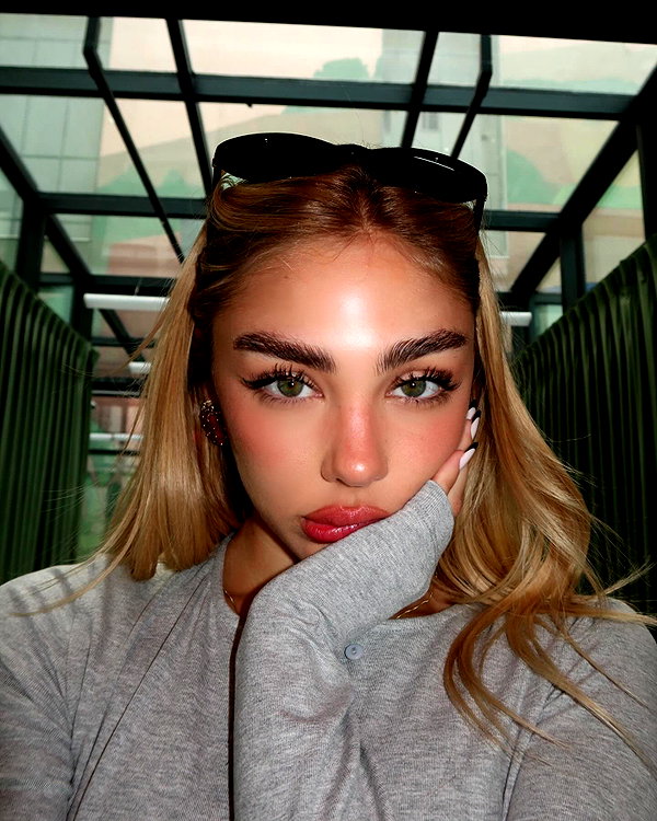 maya.keyy instagram image archive image