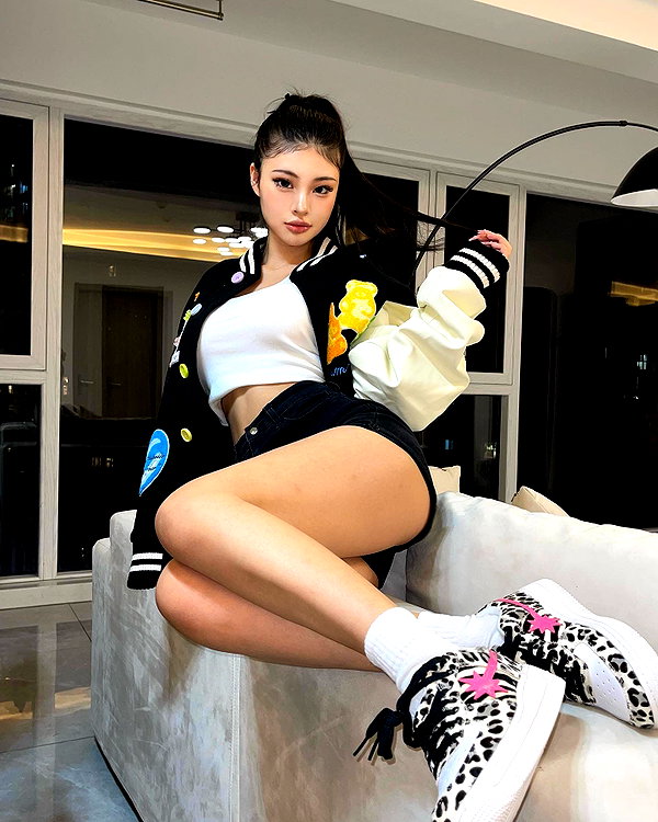 ll.lu1s instagram image archive image