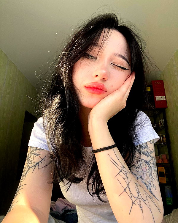 llofreaki instagram image archive image
