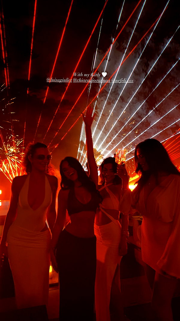 zoeliss instagram image archive image