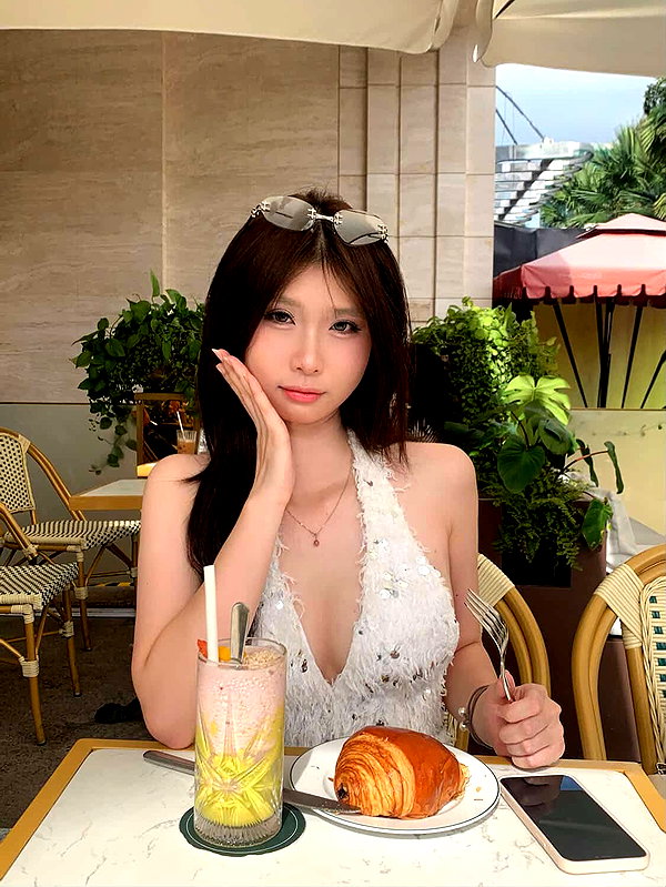lyhythuedoxinh instagram image archive image