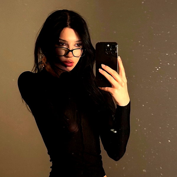 baddiesessence instagram image archive image