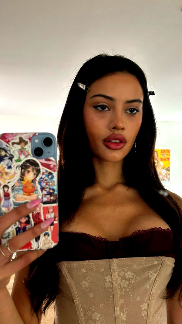 leonanaomii instagram image archive image