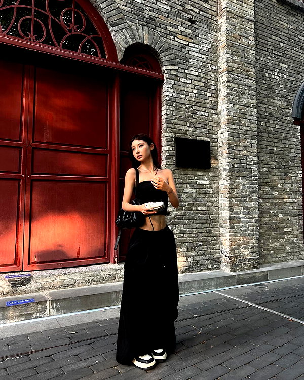 ll.lu1s instagram image archive image