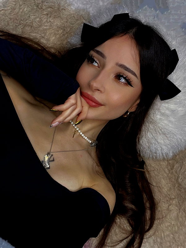 cata.leyah instagram image archive image