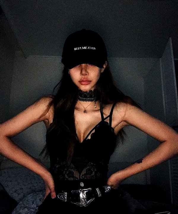 Archived image from @heroineseen on Instagram