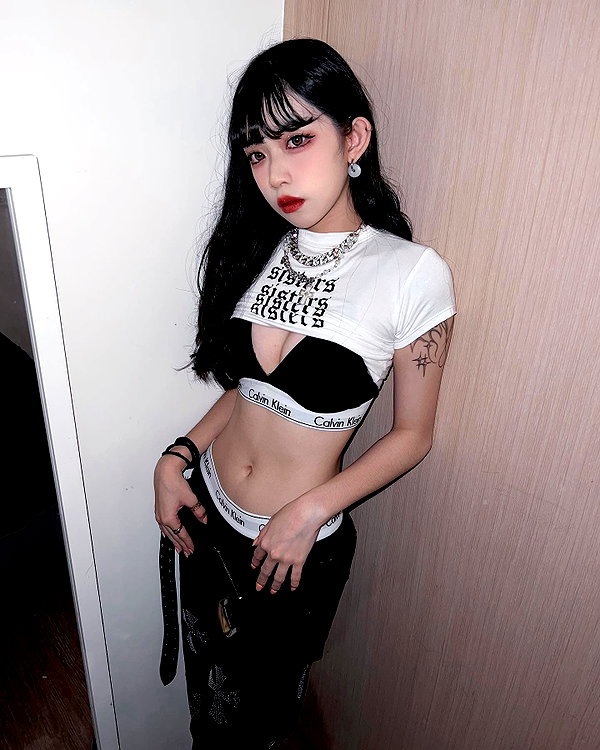 nixqq.425_ instagram image archive image