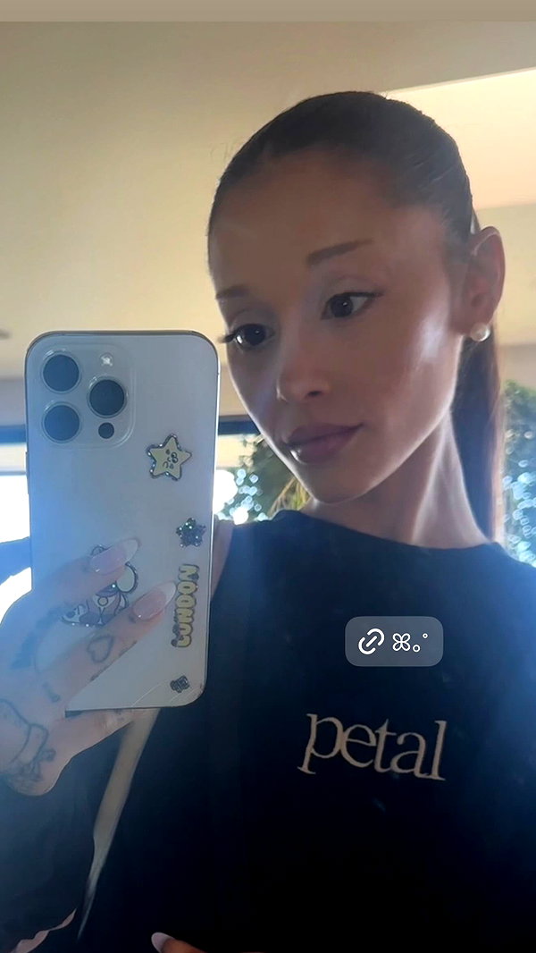 arianagrande instagram image archive image