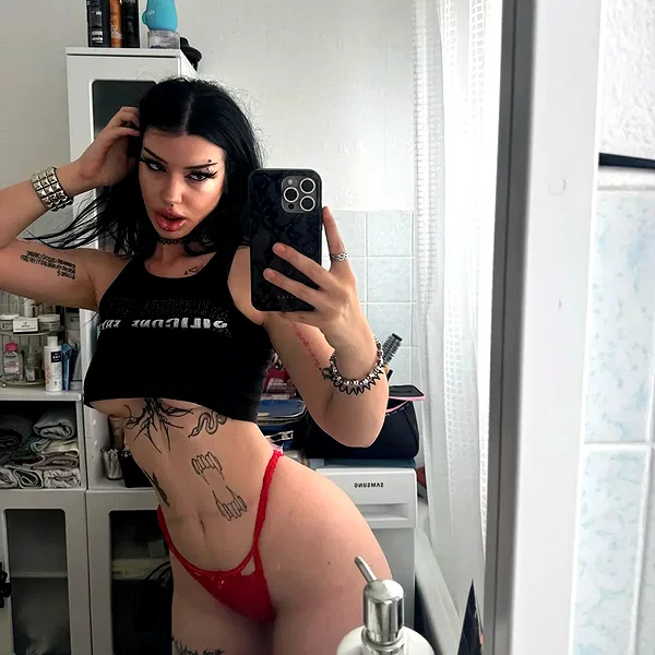 chica.niebla instagram image archive image