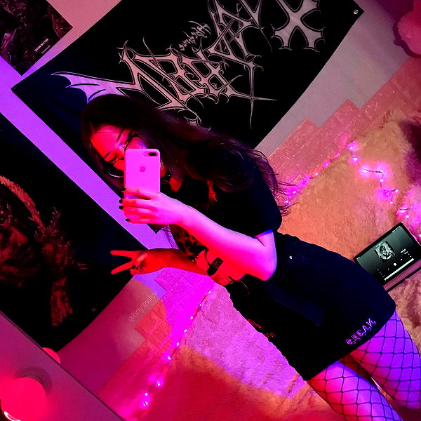 tiny.eviluv instagram image archive image