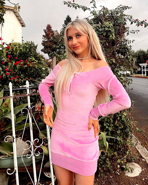 ellianawalmsley instagram image archive image