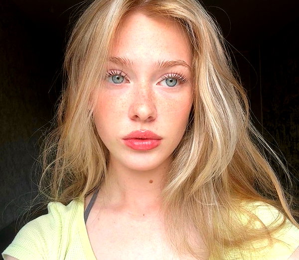 baddiesessence instagram image archive image