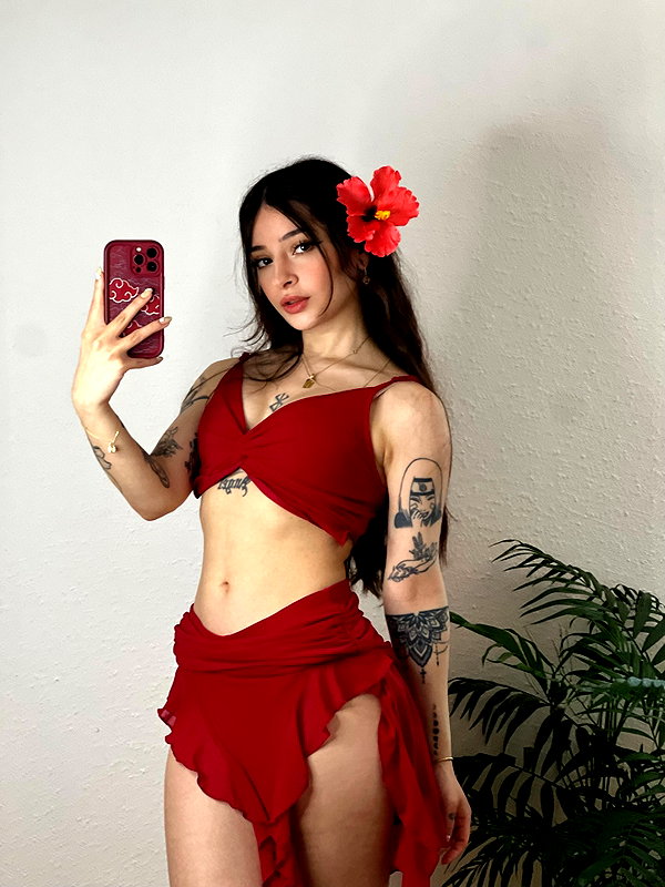 cata.leyah instagram image archive image