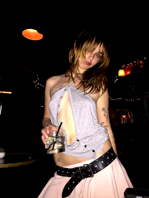 Archived image from @lolabllue on Instagram