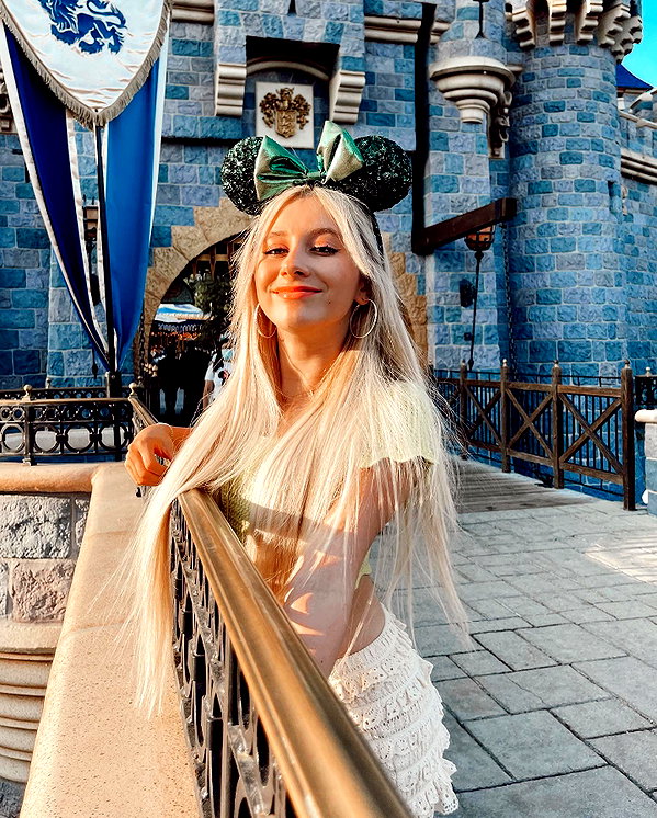 ellianawalmsley instagram image archive image