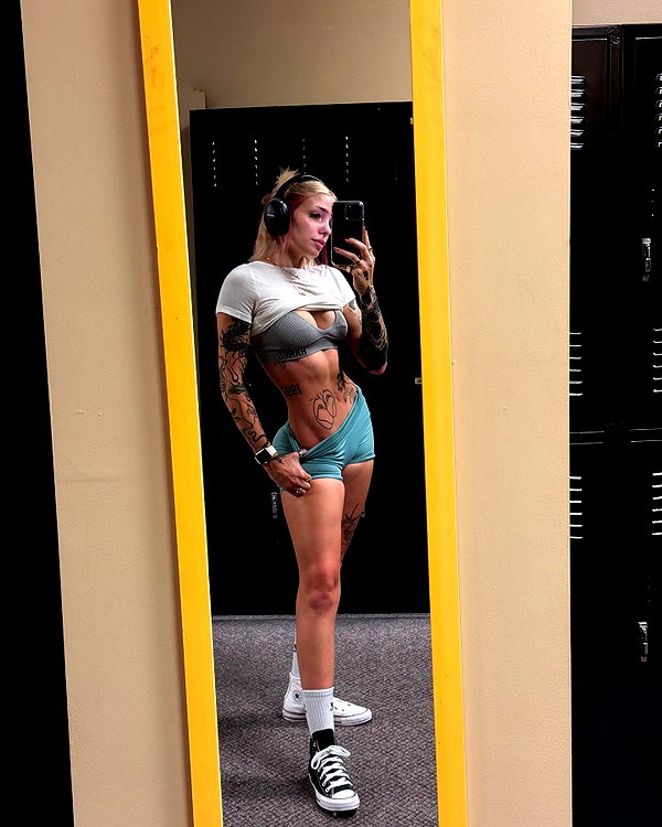 peachtoot.plz instagram image archive image