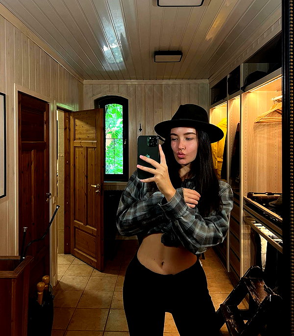 veroni22ka instagram image archive image