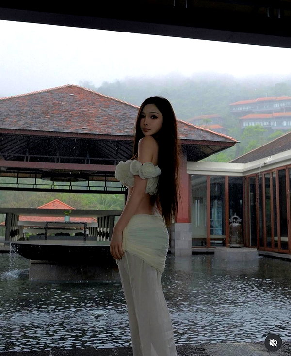 lyhythuedoxinh instagram image archive image