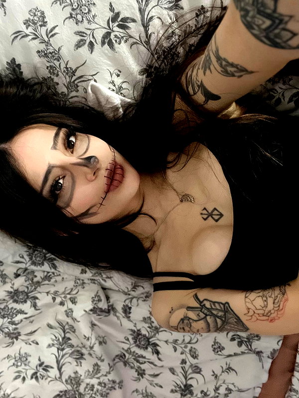 cata.leyah instagram image archive image