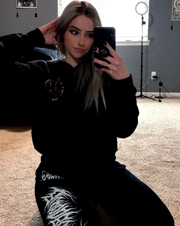 megann_eliizabeth instagram image archive image