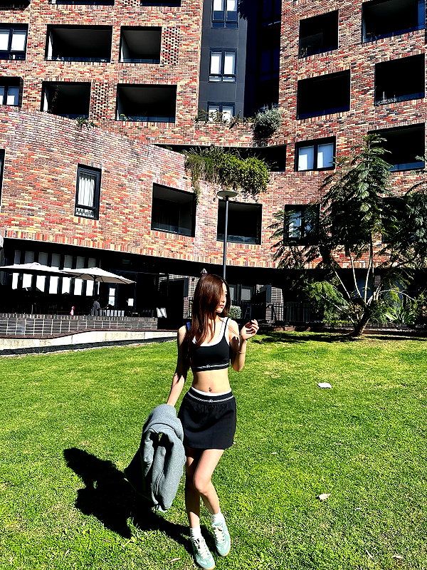 ywwyiiing instagram image archive image