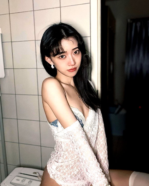 ge.more_x instagram image archive image