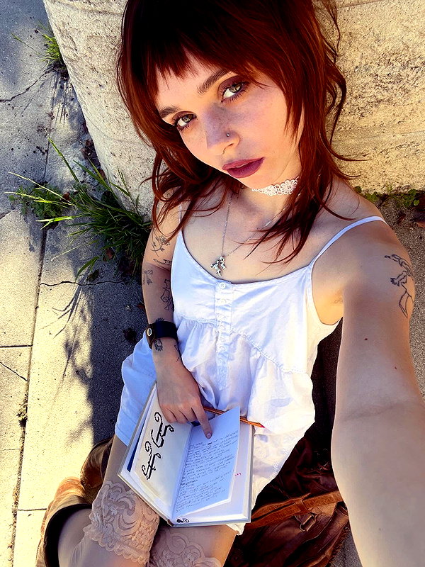 Archived image from @lolabllue on Instagram