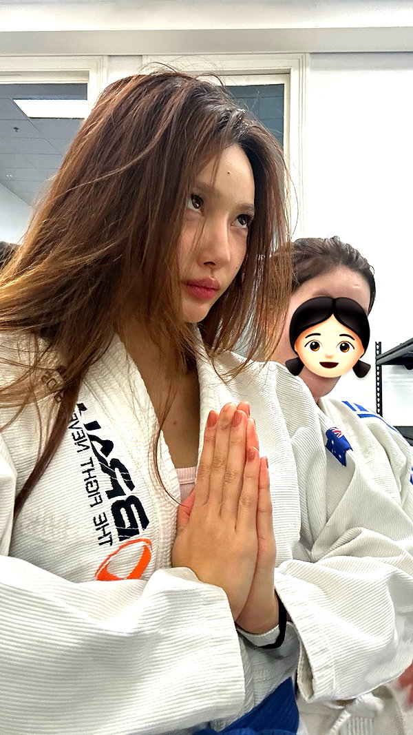 Archived image from @heroineseen on Instagram
