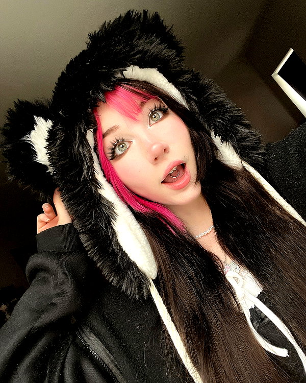 danielle.mercedie instagram image archive image
