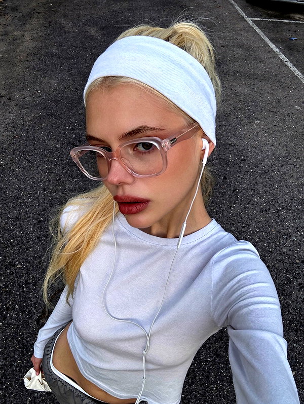 alisen.mari instagram image archive image