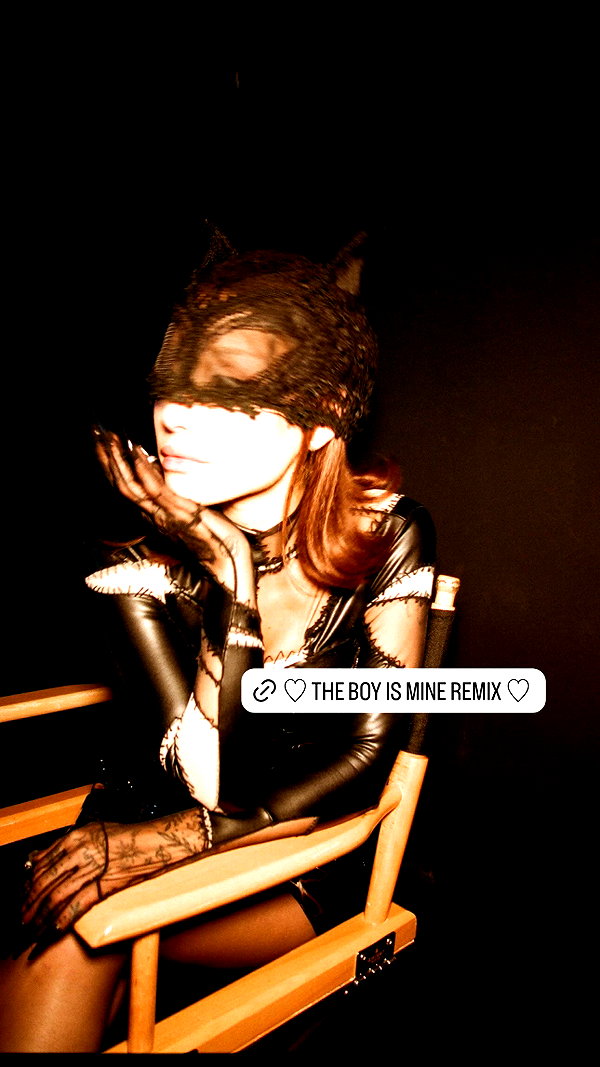 arianagrande instagram image archive image