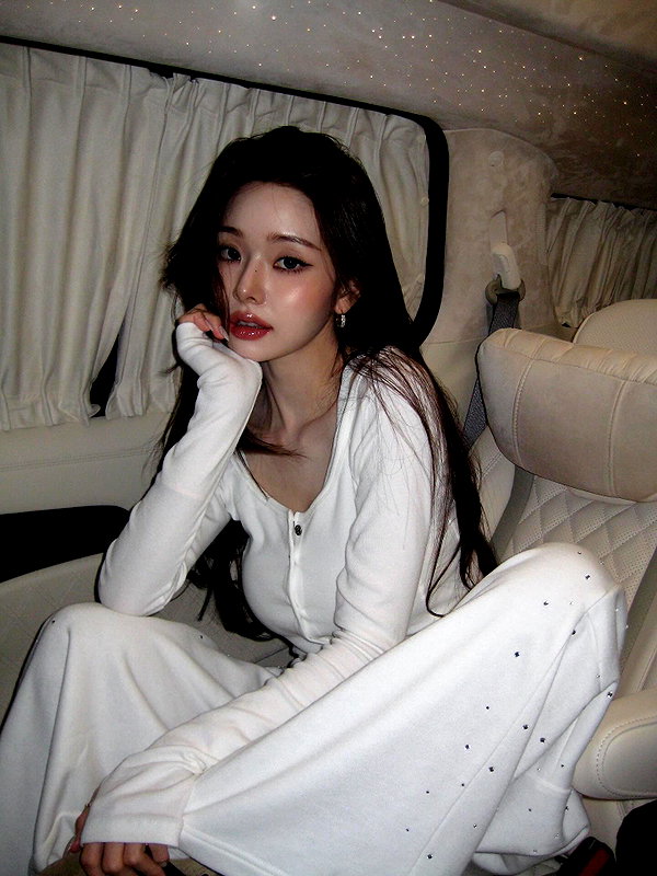 dear.zia instagram image archive image