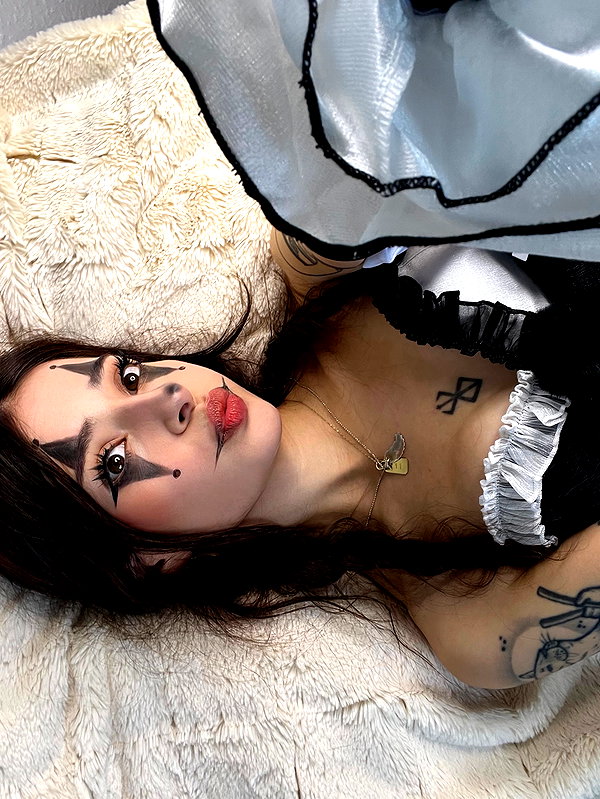 cata.leyah instagram image archive image