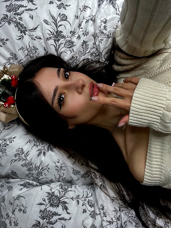 cata.leyah instagram image archive image