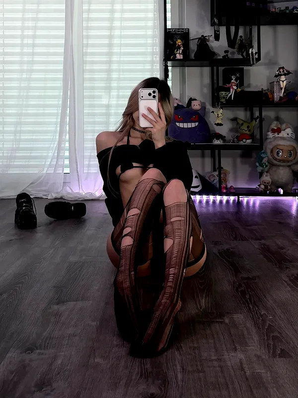 chica.niebla instagram image archive image