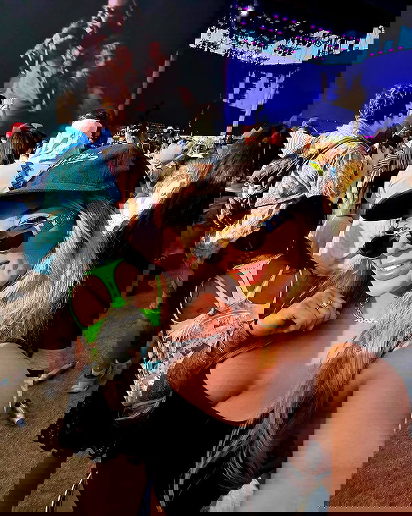 itshayleydavies itshayleydavies archive image