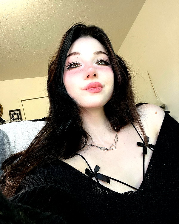danielle.mercedie instagram image archive image