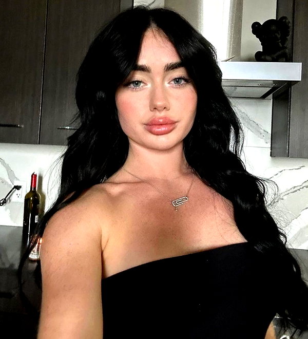 baddiesessence instagram image archive image