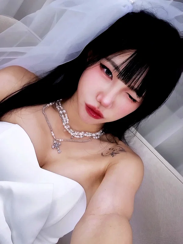 bora__look instagram image archive image