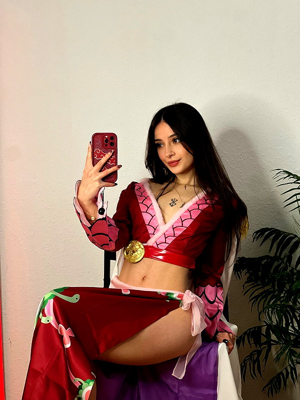 cata.leyah instagram image archive image