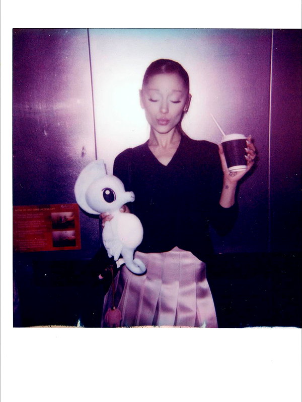 arianagrande instagram image archive image