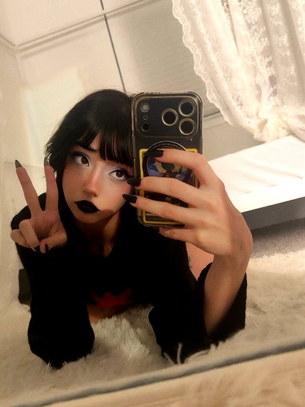 Archived image from @deadangelfiles on Instagram
