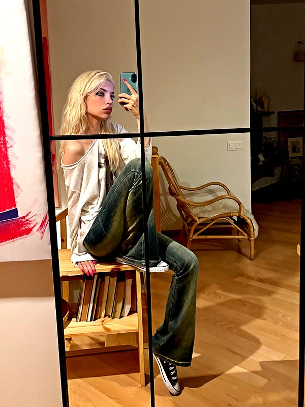 anya4everr instagram image archive image