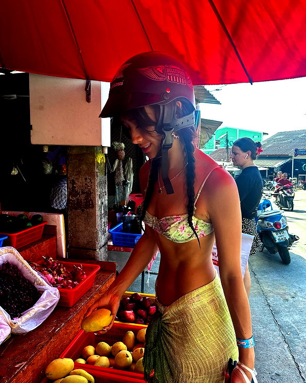 cait.knight instagram image archive image