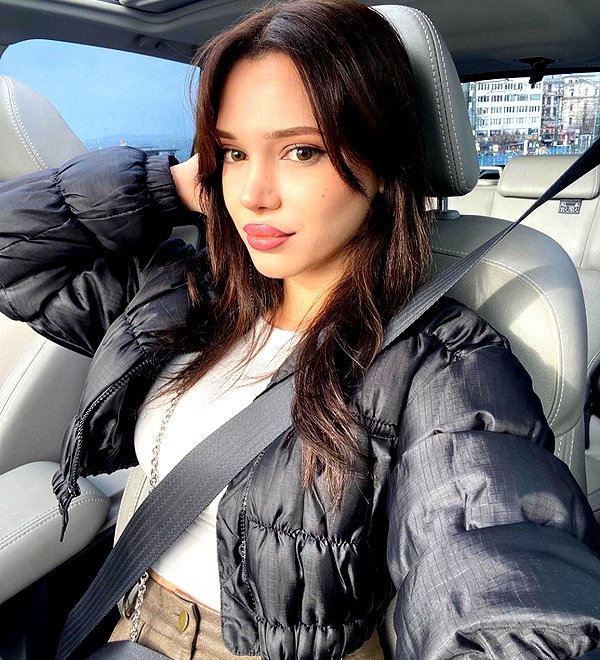 baddiesessence instagram image archive image