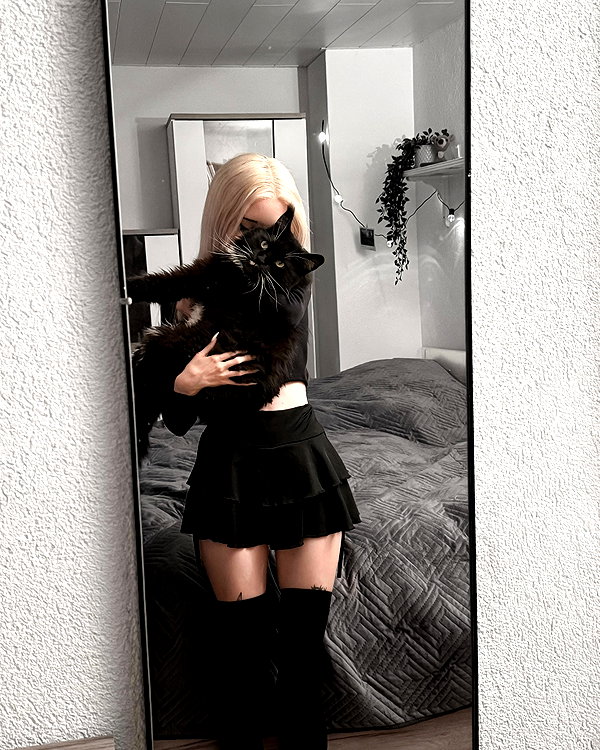 _lia.moon archive image