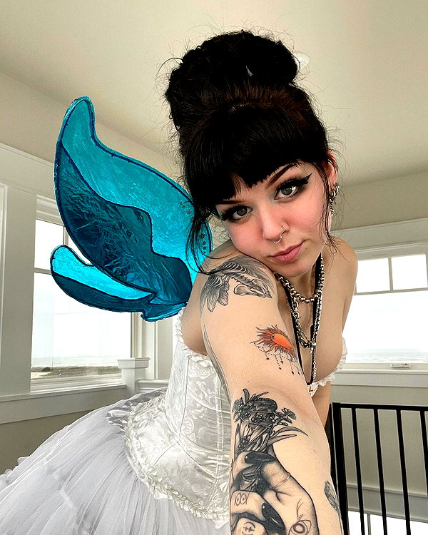 yeahimcaroline instagram image archive image