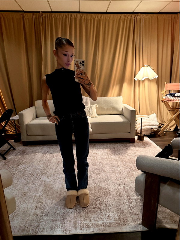 arianagrande instagram image archive image