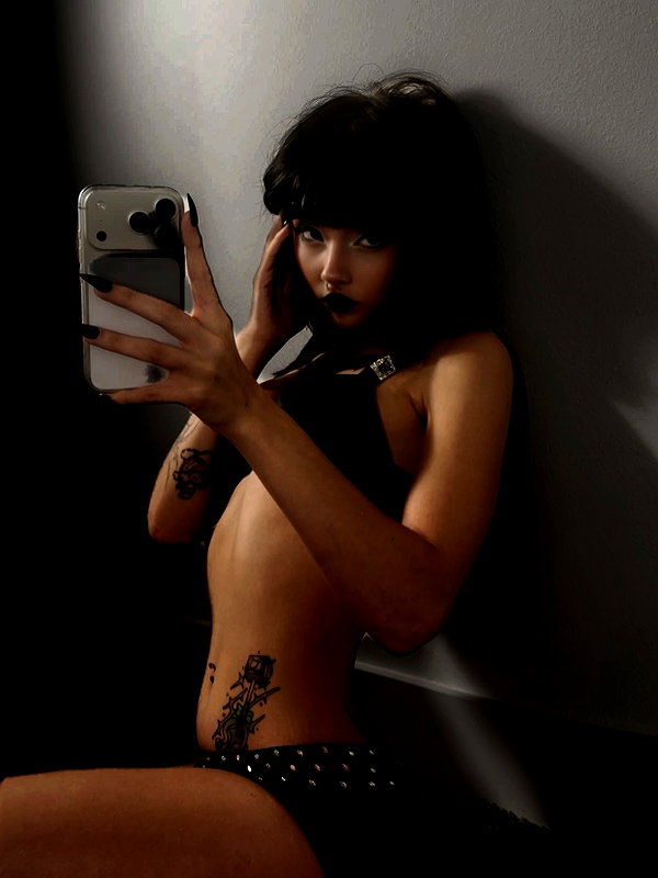 Archived image from @deadangelfiles on Instagram