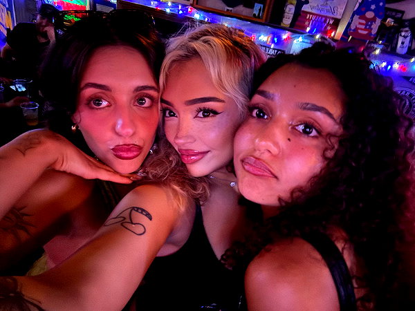 v.qx instagram image archive image